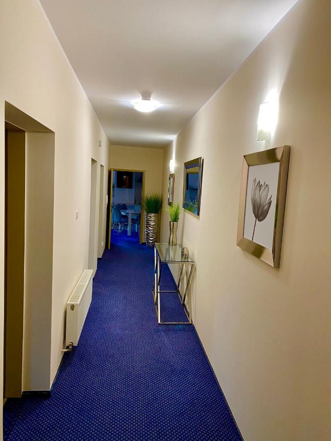 Slupsk Forest Premium Hotel Apartament M6 - Kaszubska Street 18 - Wifi Netflix Smart Tv50 - Two Bedrooms Two Extra Large Double Beds - Up To 6 People Full - Pleasure Quality Stay (Adults Only) Exterior photo