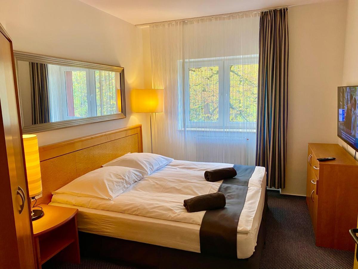 Slupsk Forest Premium Hotel Apartament M6 - Kaszubska Street 18 - Wifi Netflix Smart Tv50 - Two Bedrooms Two Extra Large Double Beds - Up To 6 People Full - Pleasure Quality Stay (Adults Only) Exterior photo